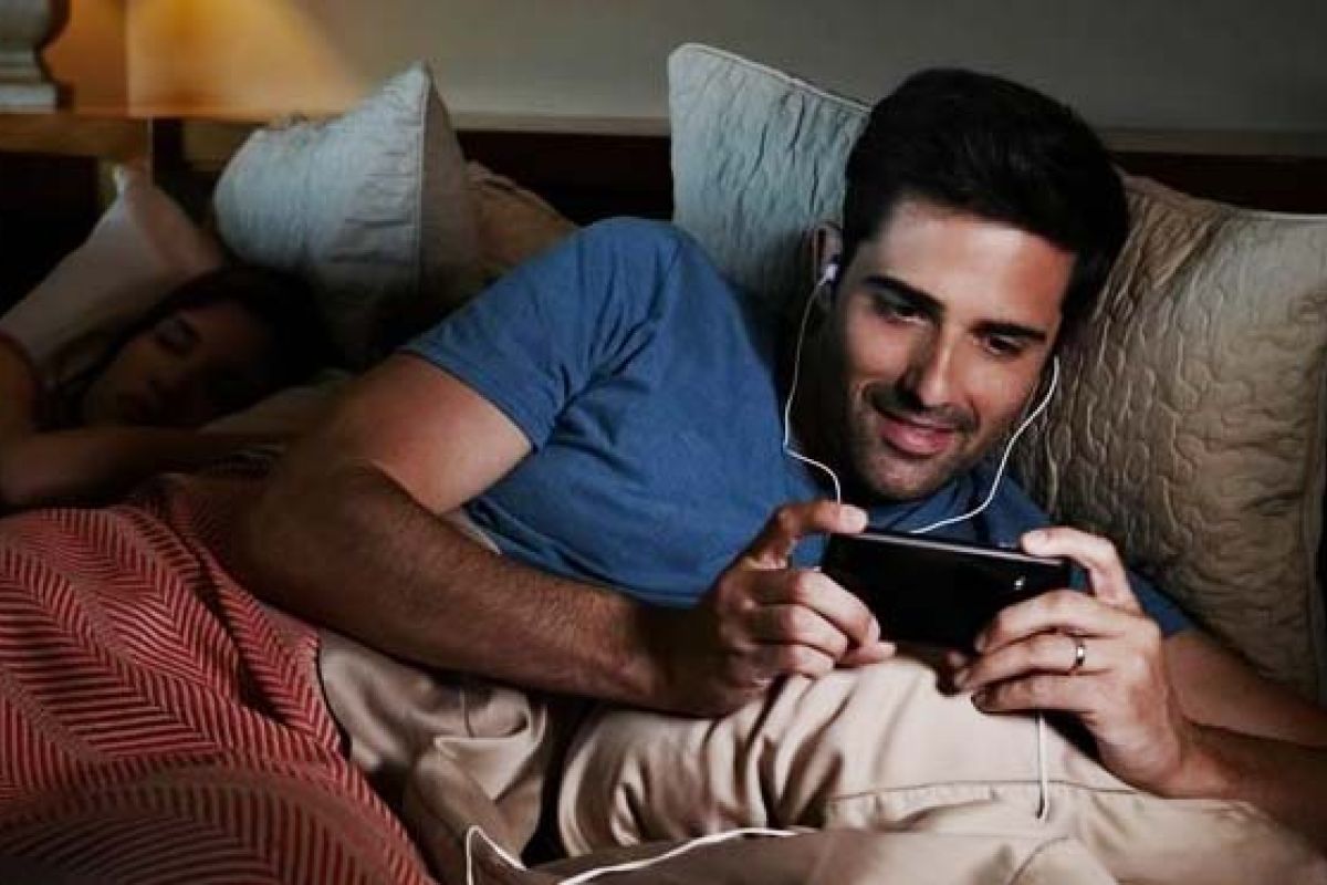 52% de los usuarios de Netflix asegura haber dormido menos por quedarse viendo maratones de sus series favoritas. 52% de los usuarios de Netflix asegura haber dormido menos por quedarse viendo maratones de sus series favoritas.