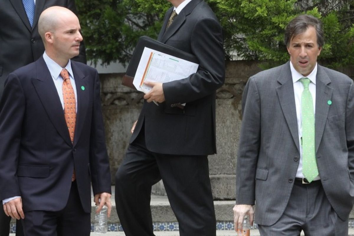 La Secretaría de Hacienda recarga el peso de su gasto en Pemex como si tuviera las mismas condiciones financieras de hace una década. La Secretaría de Hacienda recarga el peso de su gasto en Pemex como si tuviera las mismas condiciones financieras de hace una década.
