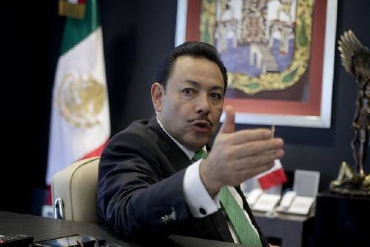 El titular de la Semovi, Héctor Serrano, dice que la ley le impide decir dónde están 130 millones de pesos (y ya se va de campaña). El titular de la Semovi, Héctor Serrano, dice que la ley le impide decir dónde están 130 millones de pesos (y ya se va de campaña).