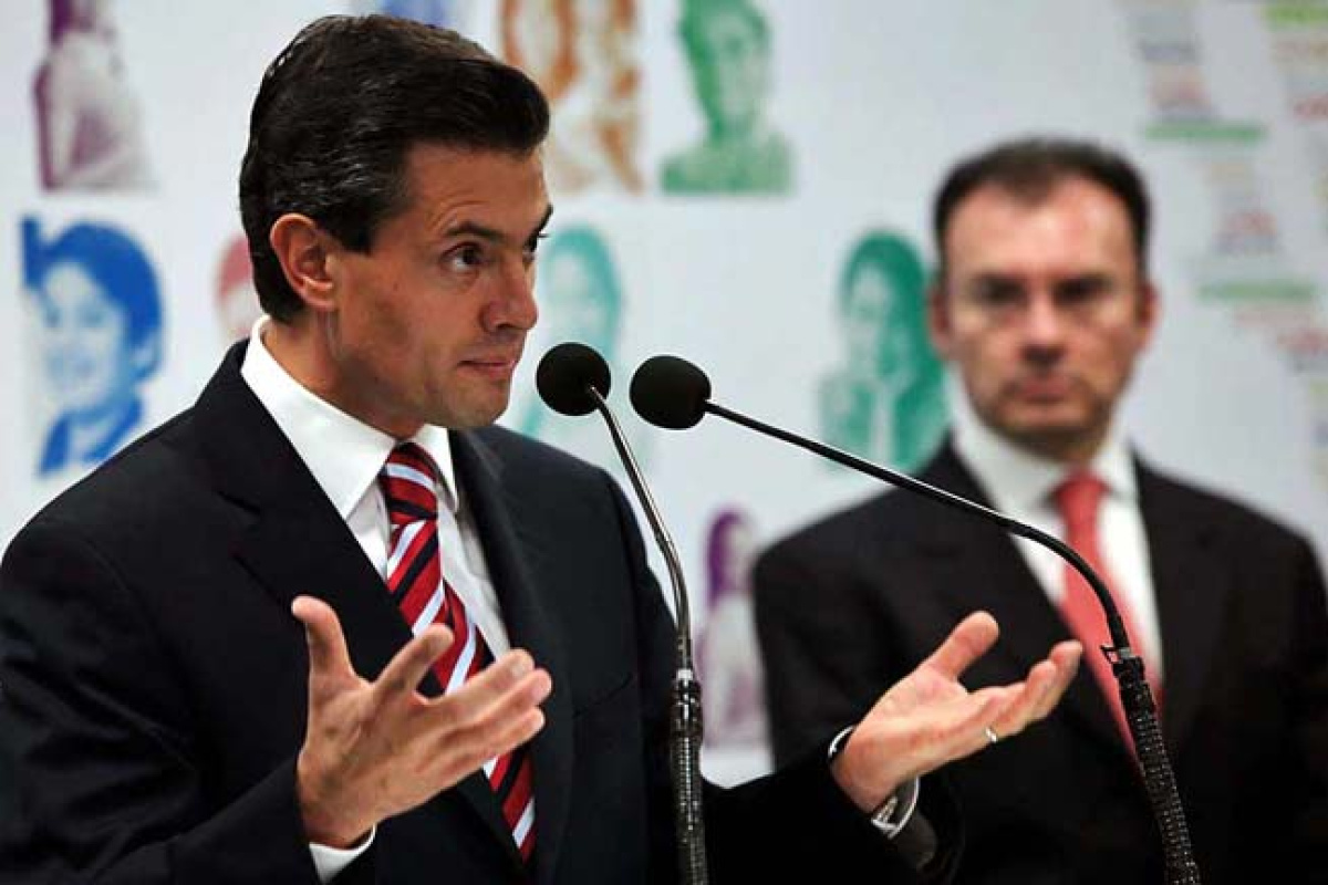 Enrique Peña, presidente de México y Luis Videgaray, exsecretario de Hacienda, decidieron elevar la deuda que hoy consume al presupuesto en intereses. Enrique Peña, presidente de México y Luis Videgaray, exsecretario de Hacienda, decidieron elevar la deuda que hoy consume al presupuesto en intereses.