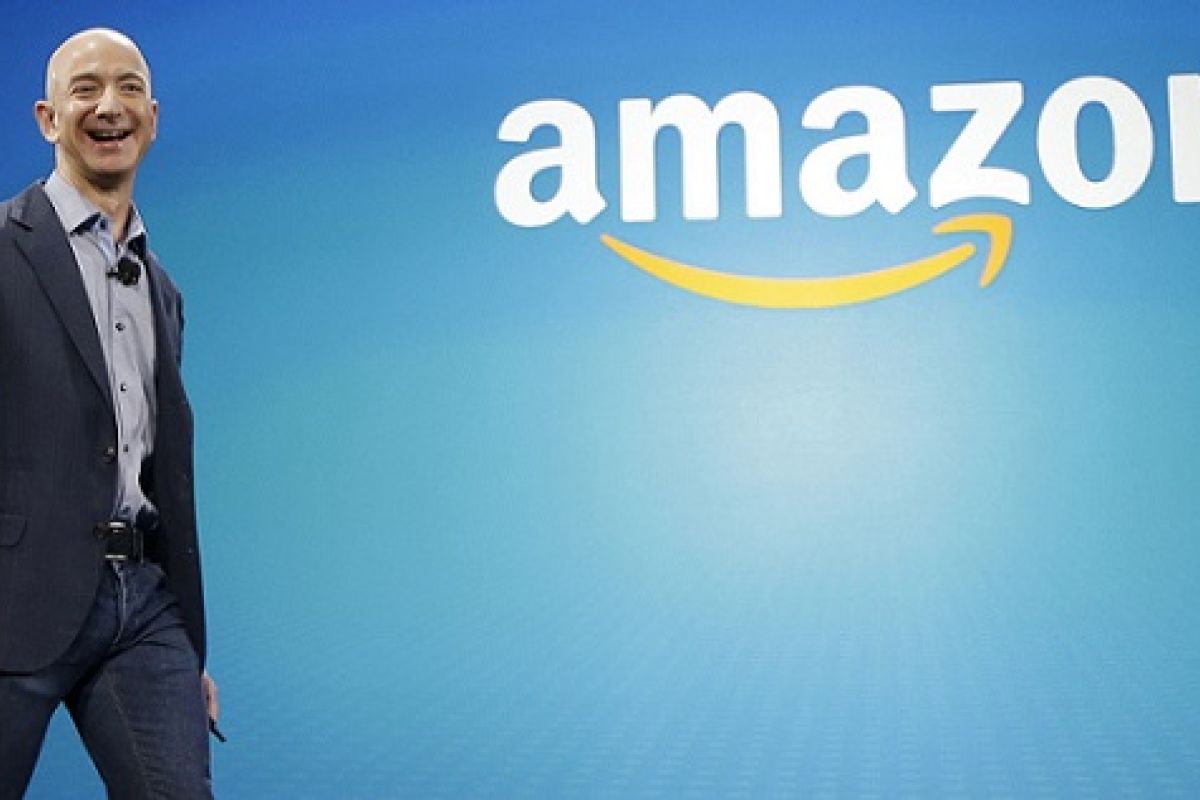 La fortuna de Jeff Bezos, fundador de Amazon.com, asciende a poco más de los 100 mil millones de dólares. La fortuna de Jeff Bezos, fundador de Amazon.com, asciende a poco más de los 100 mil millones de dólares.