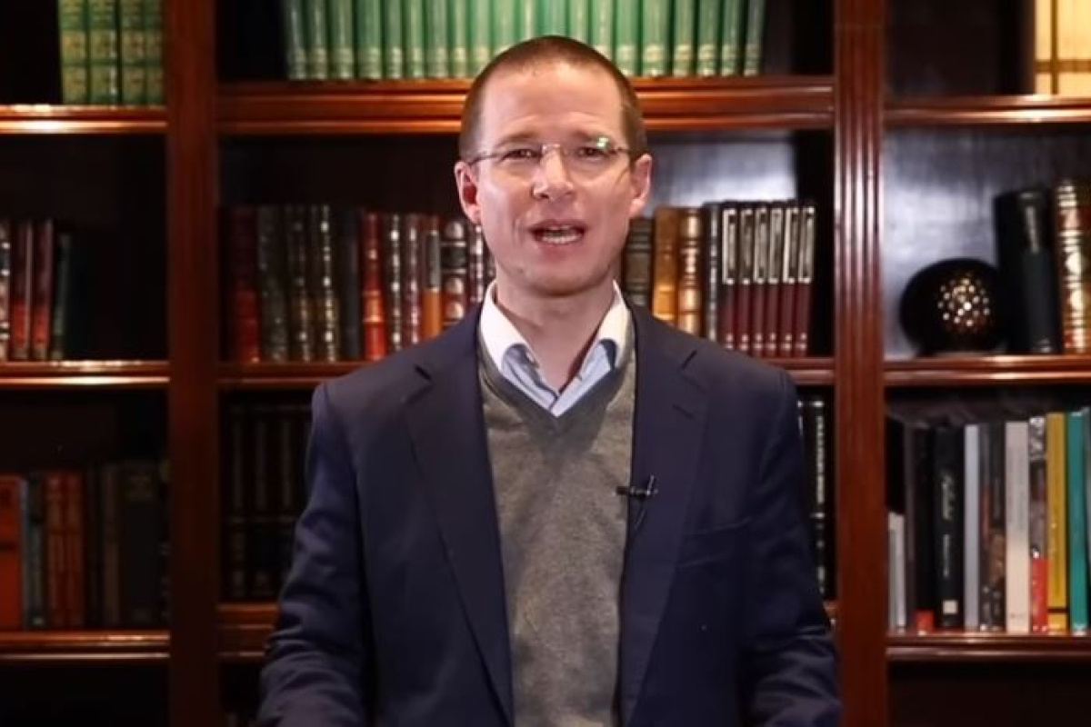 De dos casos de probable corrupción. la mayoría de la prensa nacional se enfocó en el que ataca a Ricardo Anaya. De dos casos de probable corrupción. la mayoría de la prensa nacional se enfocó en el que ataca a Ricardo Anaya.