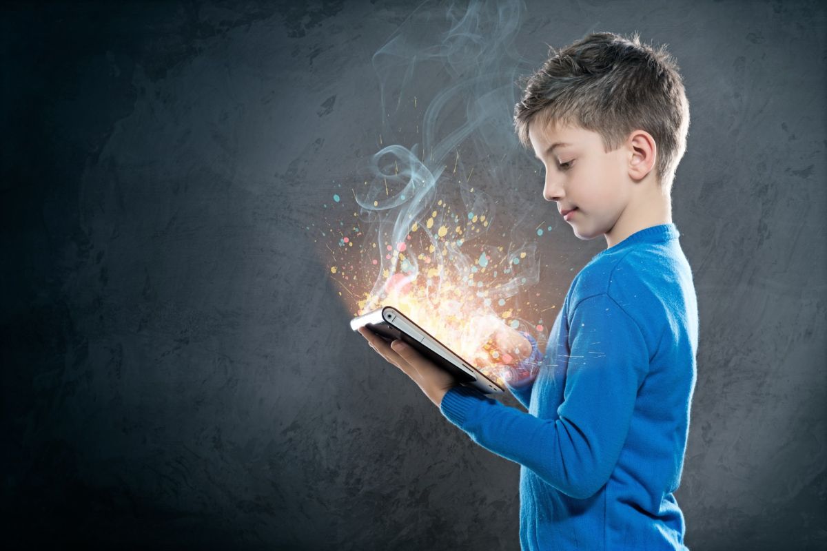 Las TIC contribuyen en la educación de los niños. Sin embargo, su uso no deja atrás las implicaciones negativas que estas podrían generar. (Foto: Mediatelecom) Las TIC contribuyen en la educación de los niños. Sin embargo, su uso no deja atrás las implicaciones negativas que estas podrían generar. (Foto: Mediatelecom)
