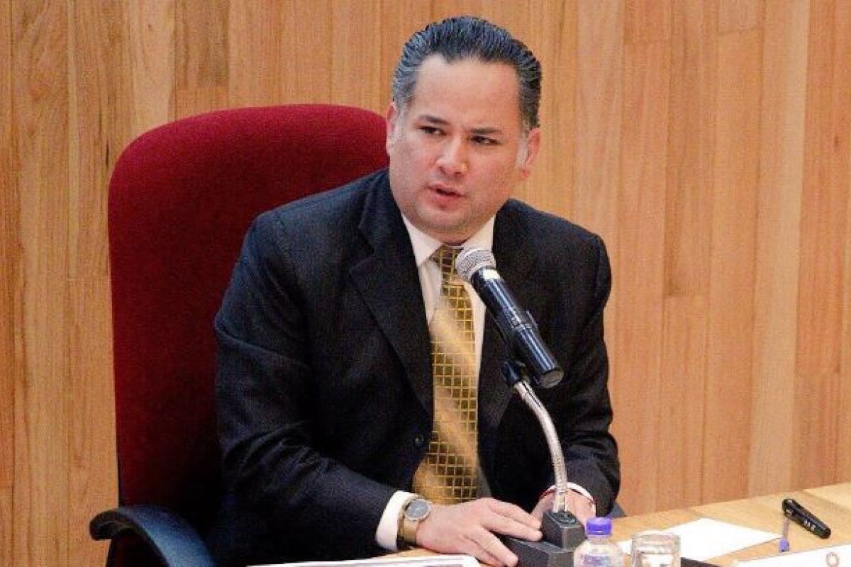 De acuerdo con Santiago Nieto, el gobierno federal lo intentó sobornar y al no poder lo amenazaron por mensajes y espiaron. De acuerdo con Santiago Nieto, el gobierno federal lo intentó sobornar y al no poder lo amenazaron por mensajes y espiaron.