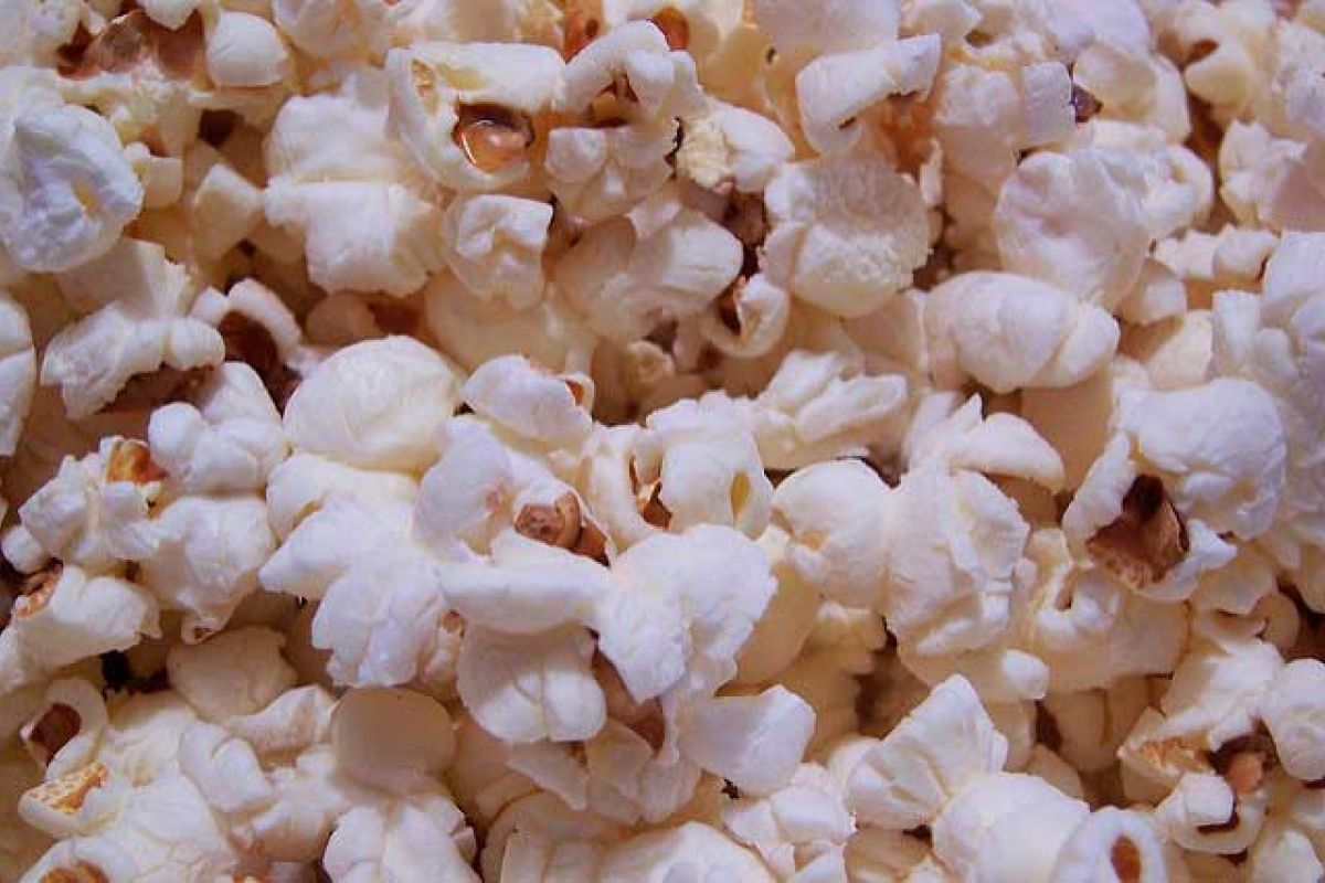 El 90% del precio de las palomitas es ganancia para un cine, asegura el sociólogo y periodista francés Frédéric Martel. El 90% del precio de las palomitas es ganancia para un cine, asegura el sociólogo y periodista francés Frédéric Martel.