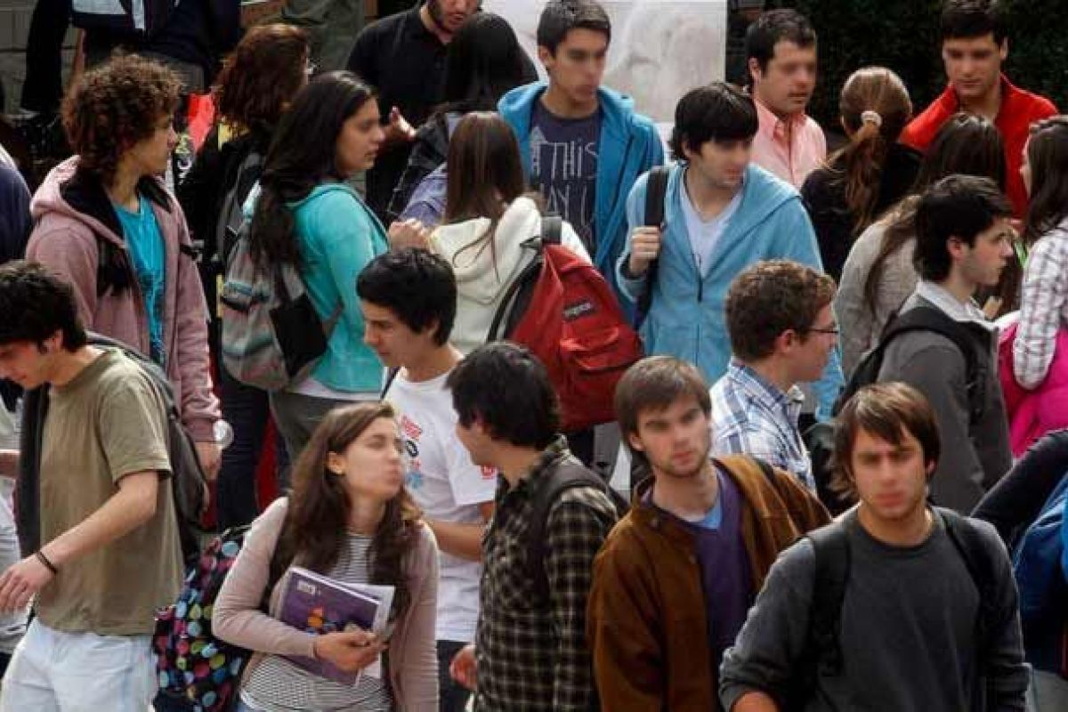 El sondeo publicado por Reformacolocó a Ricardo Anaya en la cabeza de la preferencia entre universitarios, la respuesta de algunos de estos no se hizo esperar. El sondeo publicado por Reformacolocó a Ricardo Anaya en la cabeza de la preferencia entre universitarios, la respuesta de algunos de estos no se hizo esperar.