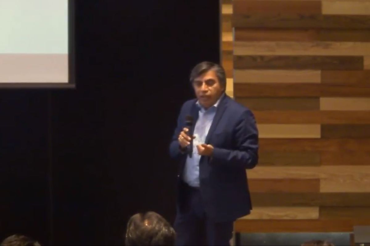 Durante un evento organizado por los alumnos del CIDE, el asesor económico de AMLO explicó de donde obtendrían 500 mil millones de pesos y en que los usarían. Durante un evento organizado por los alumnos del CIDE, el asesor económico de AMLO explicó de donde obtendrían 500 mil millones de pesos y en que los usarían.