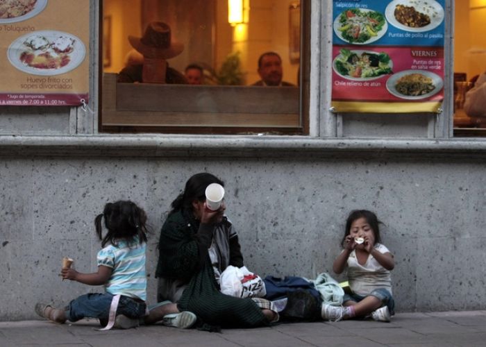 La situación de pobreza en México alcanza casi a cuatro de cada 10 personas.