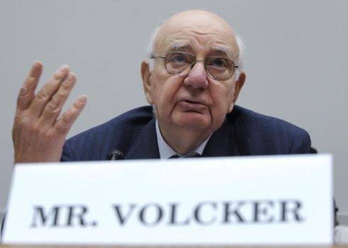 El 10 de diciembre se publicó la “Regla Volcker” en la que se establecieron excepciones para la banca en inversiones en deuda soberana.