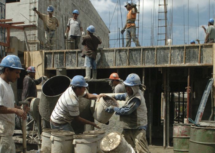 La contracción de la construcción en México fue advertida por el FMI en el reporte Perspectivas de la Economía Mundial 2014.