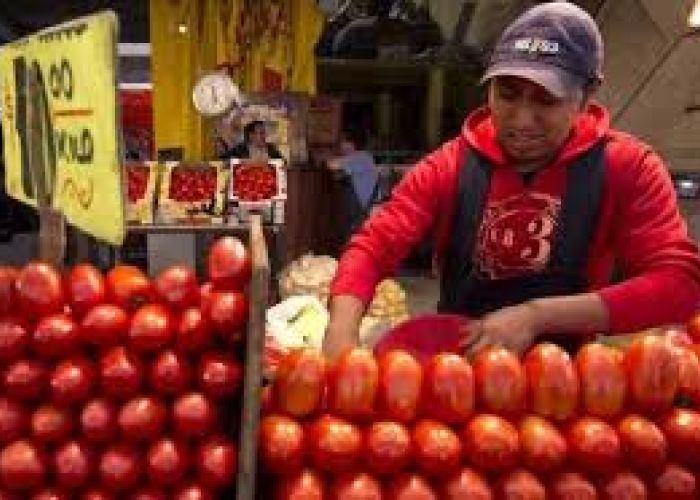 Los precios del jitomate registraron el mayor alza con 11.32% y tuvo una incidencia de 0.37%en la inflación general.