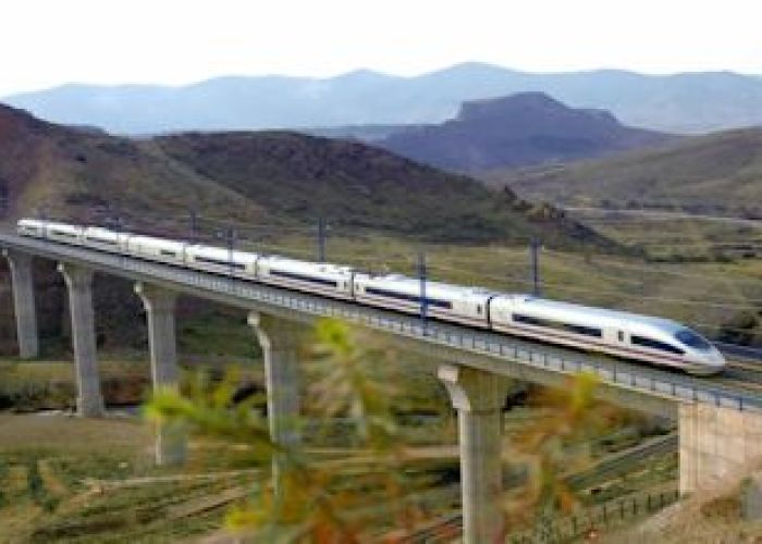 Un ejemplo de los grandes proyectos es el Tren Transpeninsular, Nuevo aereopuet con una inversión de casi 1,800 millones de dólares que quedaría concluido en 2018