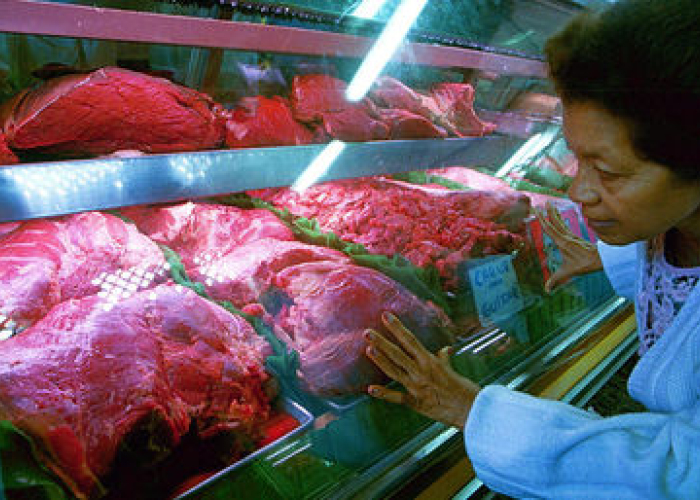 Hoy el salario mínimo diario apenas alcanza a comprar medio kilo de carne.