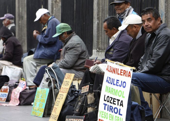  Del tercer trimestre de 2013 al mismo periodo de este año, el desempleo en México se redujo en 0.1 puntos porcentuales para ubicarse en 4.9% de la oferta laboral.