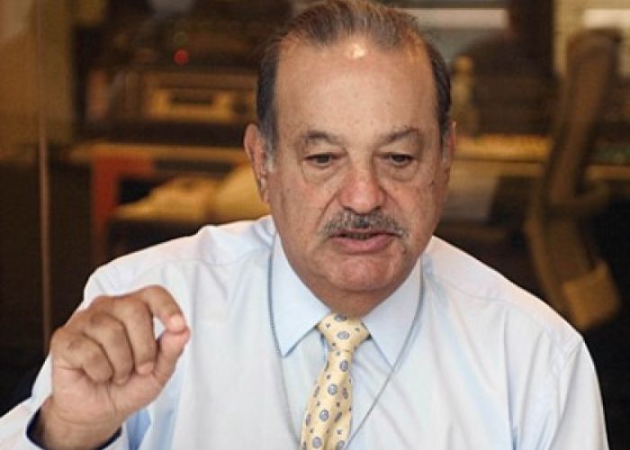 En México la utilidad del empresario Carlos Slim Helú cayó 78% trimestral en los últimos tres meses del 2014, principalmente por la depreciación del peso frente al dólar. 