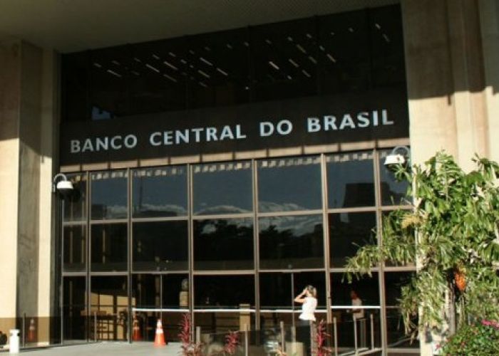 El banco central de Brasil elevará la tasa de interés de 12.75% a 13.25%, siendo el único país en la región que se arriesgará a modificarla.