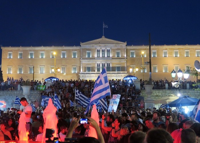 La contundente negativa griega a los planes europeos de mayor austeridad para dotar de nueva liquidez a la banca griega y evitar su colapso, ha cuestionado los métodos de negociación y el futuro de la Unión Monetaria