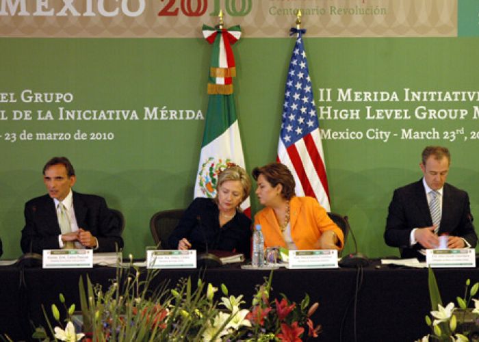 La iniciativa Mérida inicio en 2008, en una cooperación entre México, EU, Centroamérica y Rep. Domincana, cuyo objetivo es el combate frontal al narcotráfico en esta región
