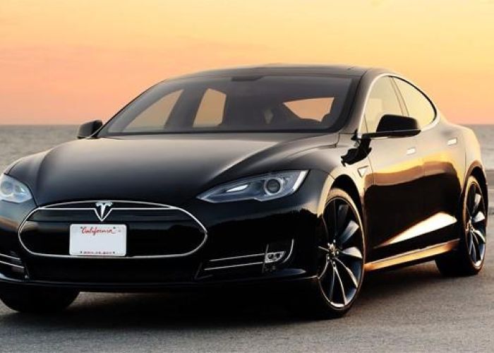 Dentro de los siguientes años compañías como Tesla, Chevrolet y la alianza Renault-Nissan tienen planeado realizar autos impulsados por electricidad que se adecúen al presupuesto de un ciudadano promedio.