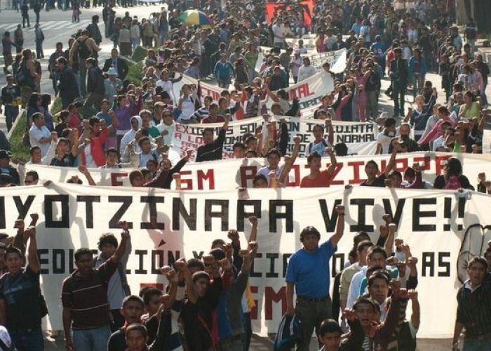 Ayotzinapa se convirtió en un símbolo de muchos otros crímenes... y resume la ilegalidad y la violencia de una guerra contra las drogas que ha dado lugar a un estimado de 150 mil muertos, escribe The New Yorker