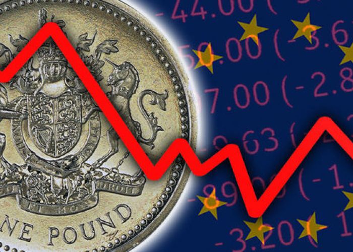 La libra esterlina y las monedas emergentes se derrumbaron frente al dólar tan pronto se conoció la victoria del Brexit