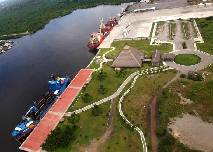 Las tres zonas especiales son: el puerto de Lázaro Cárdenas; el corredor industrial interoceánico del Istmo de Tehuantepec y el Puerto de Chiapas.