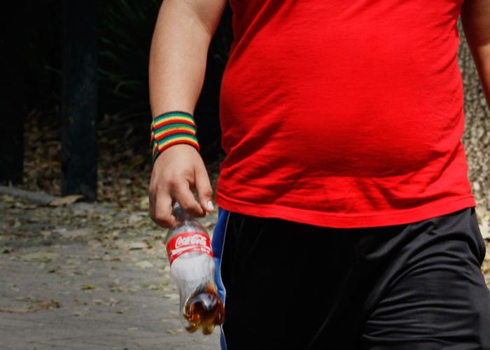 Se sigue recaudando, pero se recorta presupuesto a los programas para atacar la obesidad.