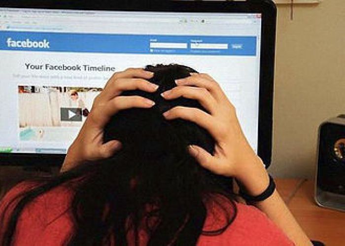 La viralización de información a través de internet ha migrado la violencia de género experimentada por 6 de cada 10 mujeres en México hacia dispositivos electrónicos como celulares y computadoras.
