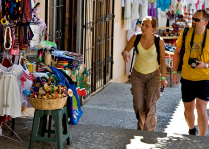  Hay una característica del turista extranjero que viene al país: viene por estancias cortas y gasta poco dinero.