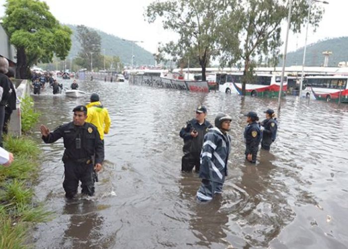 Las inundaciones han afectado el servicio del metro y ocasionado caos vial en la CDMX.