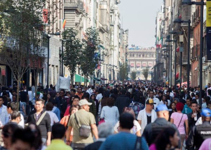 Caminar no es una de las costumbres más arraigadas de los mexicanos, a pesar de los beneficios para la salud que genera.
