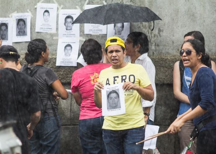 Protesta contra la desaparición de estudiantes en México.