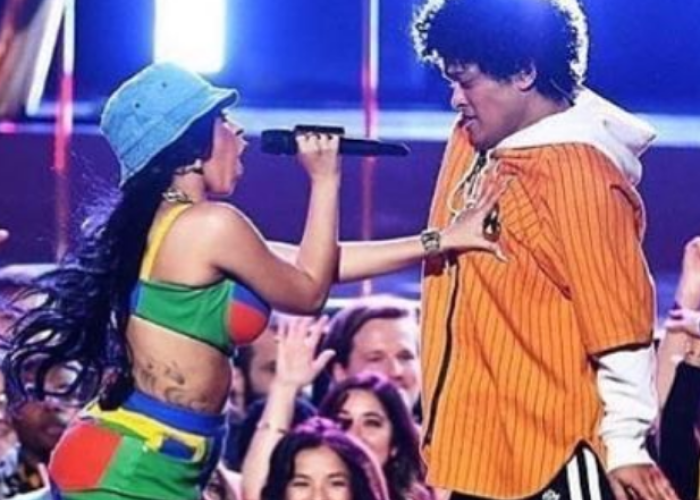 Pareja se comprometió en matrimonio en el concierto que Bruno Mars dio en Monterrey. Foto: Instagram