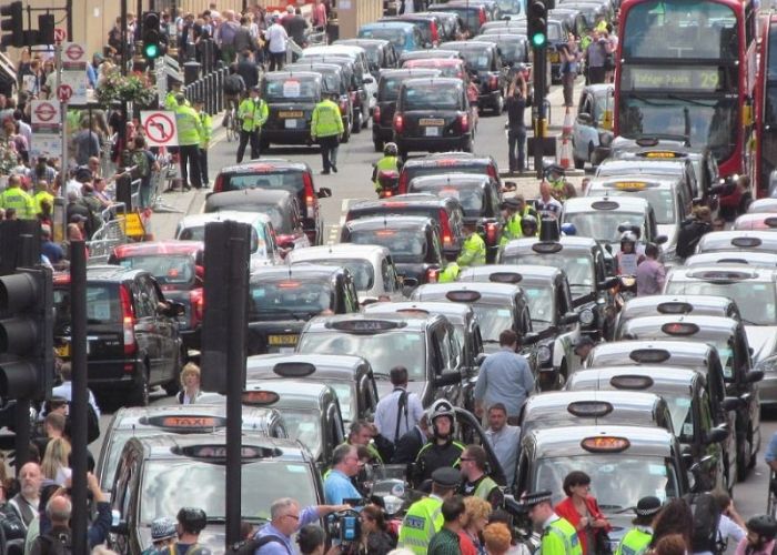 Protestas en Londres Reino Unido, por la presencia de Uber. Fotografía David Holt.