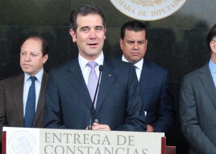 Lorenzo Córdova, consejero presidente del INE, en entrega de constancias de mayoría Foto: Twitter @INEMexico