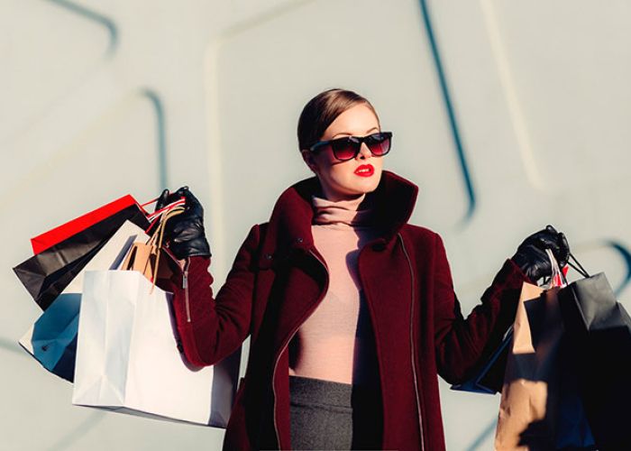 Se proyecta que para 2025 los millennials representen 40% de los consumidores de artículos de lujo (Foto: Matt Madd)