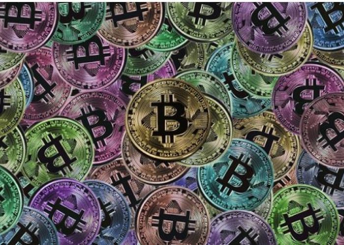 Representación del Bitcoin, criptomoneda creada hace 9 años por Satoshi Nakamoto.