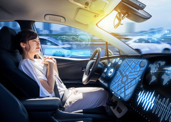 Actualmente se trabaja en tecnología que combina inteligencia artificial del coche autónomo con el trabajo humano para incrementar la confianza en estos autos (Foto: Twitter@BBVAResearch).