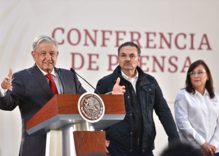 El presidente López Obrador, el director general de Pemex, Octavio Romero, y la secretaria de Energía, Rocío Nahle en conferencia en marzo pasado.