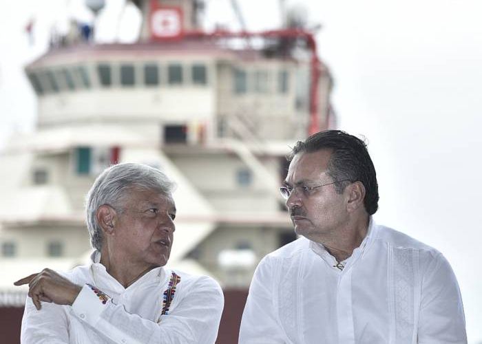 El Presidente López Obrador y Octavio Romero, director general de Pemex en un acto en diciembre pasado.