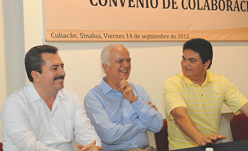 Al centro, Pedro Aspe, quien también fue el nuevo secretario de hacienda en 1988