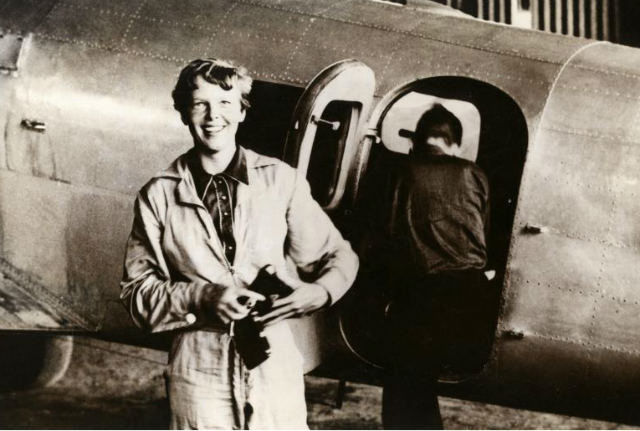 La última transmisión de Amelia Earhart fue emitida un 2 de julio