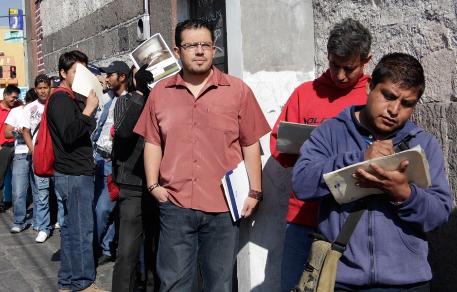 La fuerte reducción en el ritmo de creación de empleos formales en México en los últimos doce meses, elevó las tasas de precariedad laboral.