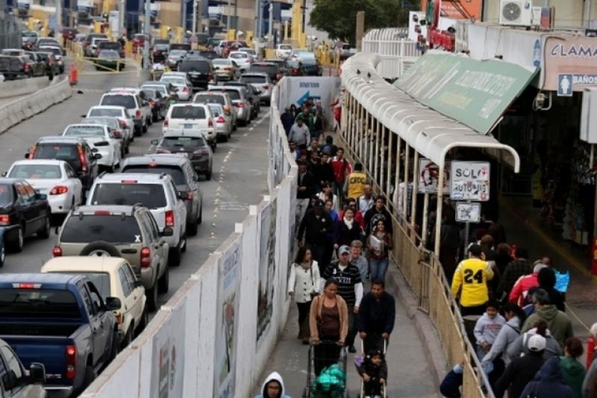 3.7 millones de visitantes más de un año a otro entraron por las fronteras mexicanas, según el Banco de México. 3.7 millones de visitantes más de un año a otro entraron por las fronteras mexicanas, según el Banco de México.