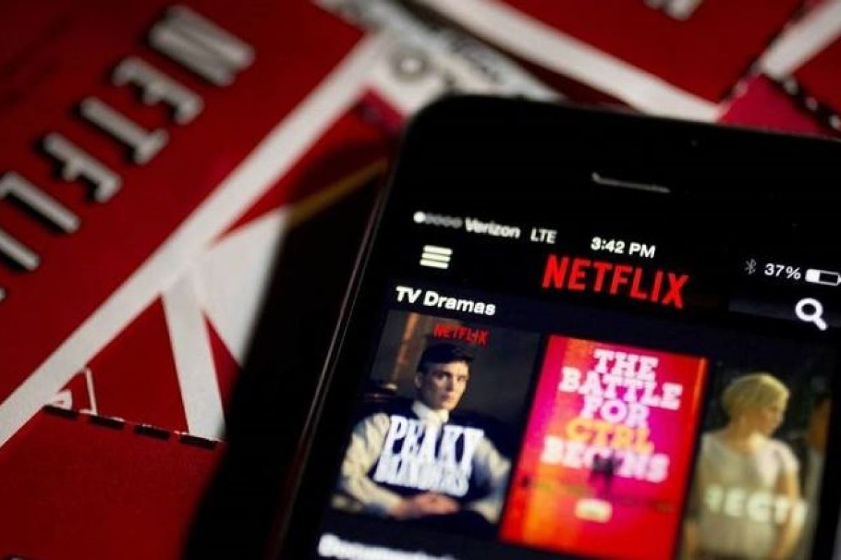 Que los hijos utilicen la cuenta de Netflix de sus padres incuso cuando ya se mudaron no ayuda al financiamiento de la plataforma. Que los hijos utilicen la cuenta de Netflix de sus padres incuso cuando ya se mudaron no ayuda al financiamiento de la plataforma.
