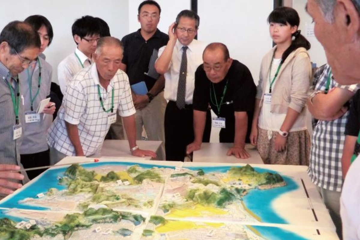 Académicos,funcionarios y ciudadanos japoneses planeando la reconstrucción días después del sismo. Académicos,funcionarios y ciudadanos japoneses planeando la reconstrucción días después del sismo.