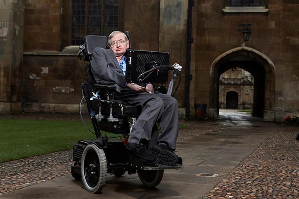 Stephen Hawking decía deberle buena parte de su bienestar al sistema de salud gratuita y universal de su país (Foto: LWP Kommunikation) Stephen Hawking decía deberle buena parte de su bienestar al sistema de salud gratuita y universal de su país (Foto: LWP Kommunikation)