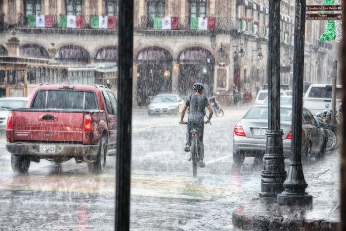 La ciudad no sufre escasez de agua, lo que existe es un inadecuado manejo integral de ese recurso. La ciudad no sufre escasez de agua, lo que existe es un inadecuado manejo integral de ese recurso.