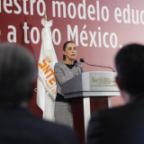 Claudia Sheinbaum con maestros del SNTE en 2022 (Foto: Gobierno de la CDMX) 