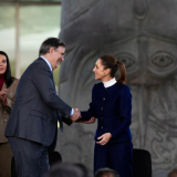 Marcelo Ebrard, secretario de Economía y la presidenta Claudia Sheinbaum en la presentación del Plan México (Foto: Presidencia)